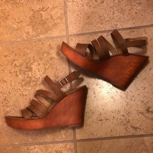 Lucky brand wedge